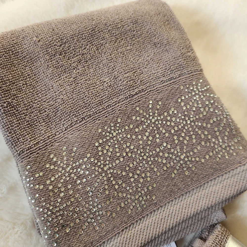 🆕️Glitz and Glam Snowflake Sparkle Towel Bundle